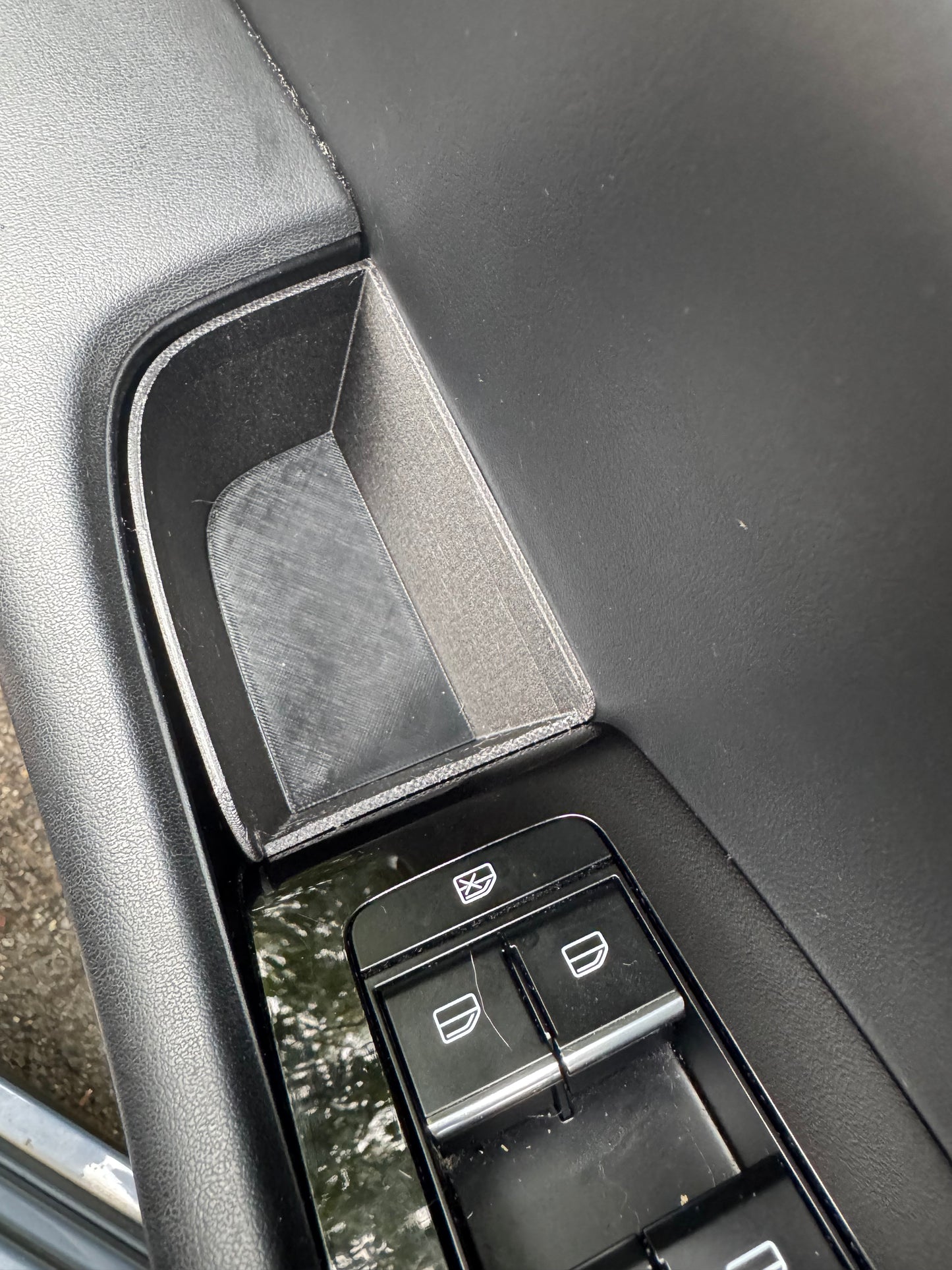 Mazda 3 Gen 4 / CX-30 Gen 1 - drivers side door storage holder