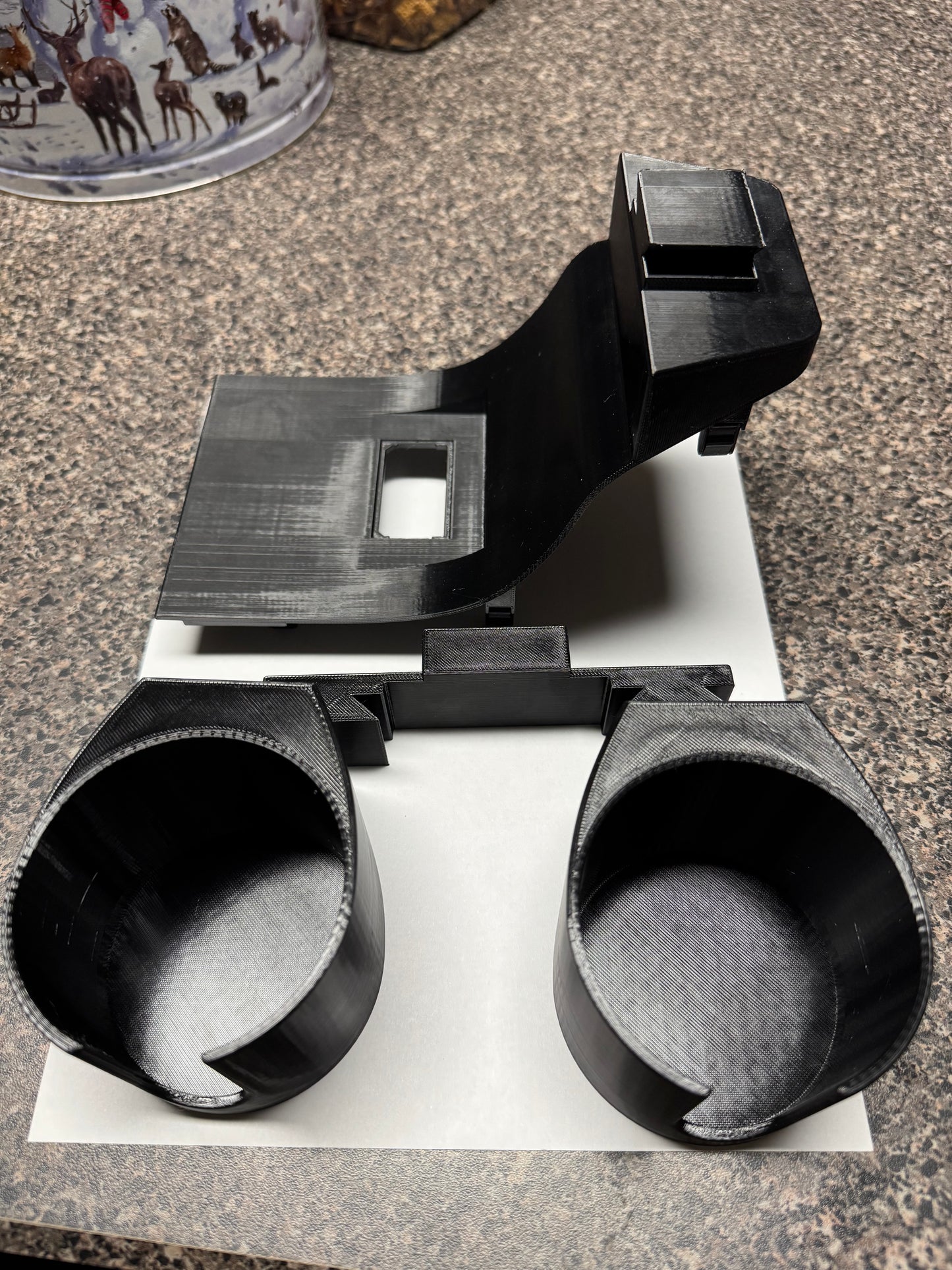 Prius Gen5 (2023+) - rear passenger center consol cup holders