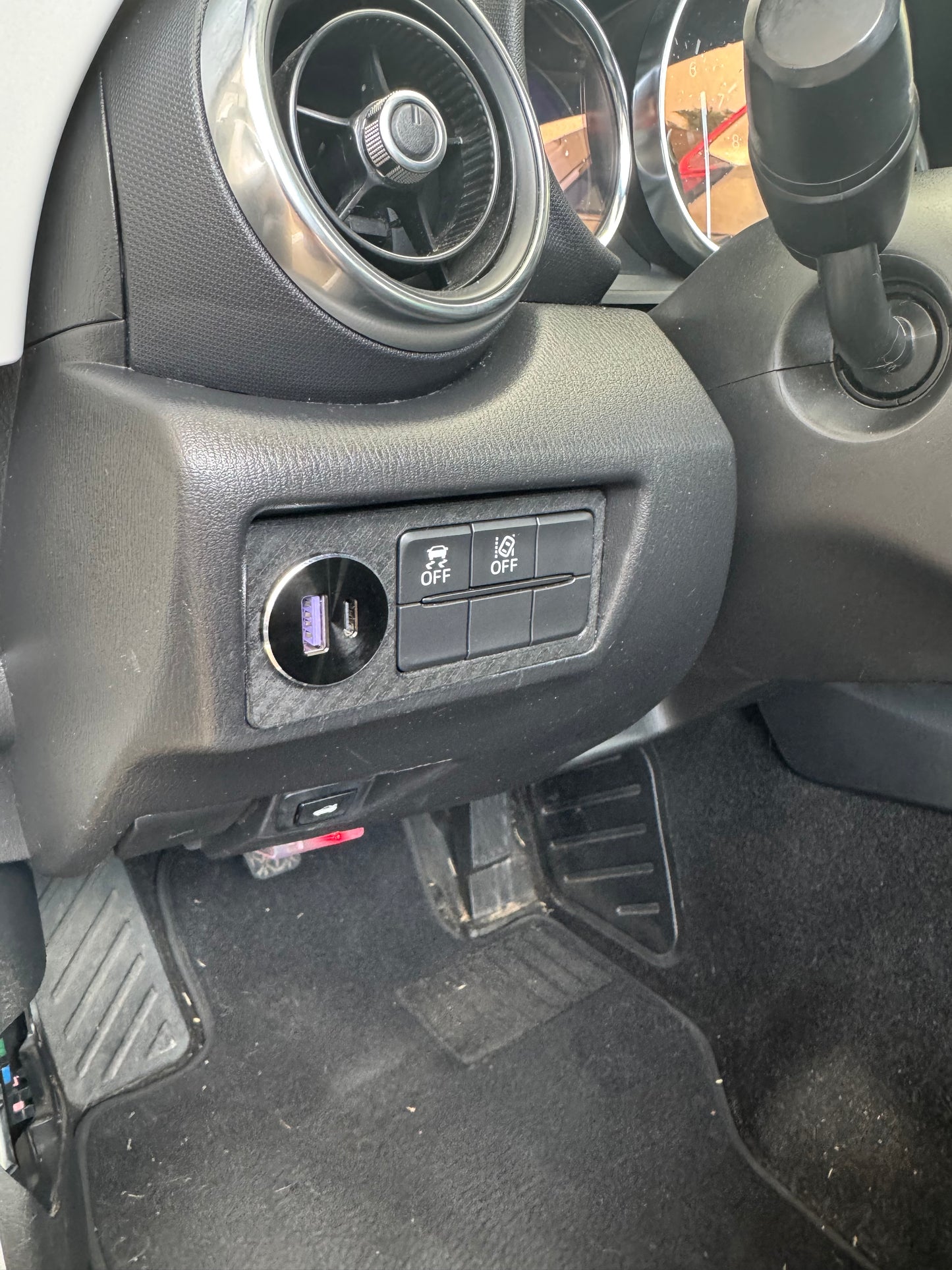 Mazda MX-5 ND (2016–2026) - Dual USB-C & USB-A Fast Charging Kit