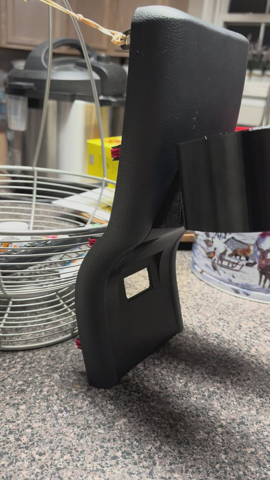 Prius Gen5 (2023+) - rear passenger center consol cup holders